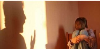 ਲੁਧਿਆਣਾ : ਛੋਟੀ ਗੱਲੋਂ ਵਿਦਿਆਰਥੀ ਦੇ ਸਿਰ ‘ਚ ਮਾਸਟਰ ਨੇ ਮਾਰਿਆ ਸਟੀਲ ਦਾ ਗਲਾਸ, ਕੀਤਾ ਲਹੂ-ਲੂਹਾਨ, ਘਰ ਦੱਸਣ ‘ਤੇ ਦਿੱਤੀਆਂ ਧਮਕੀਆਂ