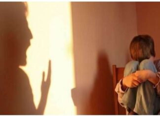 ਲੁਧਿਆਣਾ : ਛੋਟੀ ਗੱਲੋਂ ਵਿਦਿਆਰਥੀ ਦੇ ਸਿਰ ‘ਚ ਮਾਸਟਰ ਨੇ ਮਾਰਿਆ ਸਟੀਲ ਦਾ ਗਲਾਸ, ਕੀਤਾ ਲਹੂ-ਲੂਹਾਨ, ਘਰ ਦੱਸਣ ‘ਤੇ ਦਿੱਤੀਆਂ ਧਮਕੀਆਂ