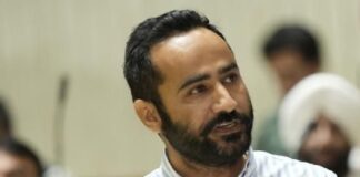 ਕੋਈ ਵੀ ਸਰਕਾਰੀ ਅਧਿਕਾਰੀ ਸਮਰੱਥ ਅਧਿਕਾਰੀ ਦੀ ਪ੍ਰਵਾਨਗੀ ਤੋਂ ਬਿਨਾਂ ਆਪਣਾ ਹੈੱਡ ਕੁਆਰਟਰ ਨਹੀਂ ਛੱਡੇਗਾ