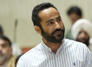 ਕੋਈ ਵੀ ਸਰਕਾਰੀ ਅਧਿਕਾਰੀ ਸਮਰੱਥ ਅਧਿਕਾਰੀ ਦੀ ਪ੍ਰਵਾਨਗੀ ਤੋਂ ਬਿਨਾਂ ਆਪਣਾ ਹੈੱਡ ਕੁਆਰਟਰ ਨਹੀਂ ਛੱਡੇਗਾ