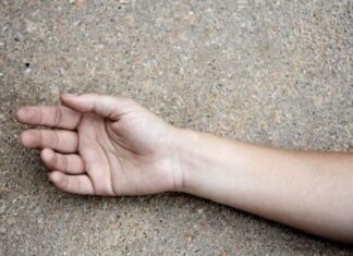 ਆਰਥਿਕ ਤੰਗੀ ਤੋਂ ਪ੍ਰੇਸ਼ਾਨ ਪੂਰੇ ਪਰਿਵਾਰ ਨੇ ਝੀਲ ‘ਚ ਮਾਰੀ ਛਾਲ, ਮਾਂ-ਪੁੱਤ ਦੀ ਮੌਤ