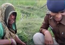 VIDEO : ਪੱਠੇ ਵੱਢ ਰਹੀ ਮਾਂ ਨੂੰ ਵਰਦੀ ‘ਚ ਅਚਾਨਕ ਮਿਲਣ ਪੁੱਜਾ DSP ਪੁੱਤ, ਭਾਵੁਕ ਕਰ ਦੇਵੇਗੀ ਮਾਂ-ਪੁੱਤ ਦੀ ਗੱਲਬਾਤ