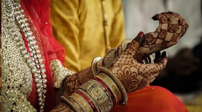 ਸੁਹਾਗ ਰਾਤ ਮੌਕੇ ਲਾੜੀ ਨੇ ਕਿਹਾ- ਮੇਰੇ ਪੀਰੀਅਡ ਚੱਲ ਰਹੇ ਨੇ, ਸੰਬੰਧ ਨਹੀਂ ਬਣਾ ਸਕਦੀ, ਅਗਲੇ ਹੀ ਦਿਨ ਕਿਸੇ ਹੋਰ ਨਾਲ ਰੰਗਰਲੀਆਂ ਮਨਾਉਂਦੀ ਫੜੀ