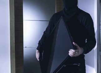 ਲੁਧਿਆਣਾ : ਬਿਊਟੀ ਅਕੈਡਮੀ ਦਾ ਸ਼ਟਰ ਤੋੜ ਚੋਰਾਂ ਨੇ LED ਸਮੇਤ ਕੀਤਾ ਪਾਰਲਰ ਦਾ ਸਾਮਾਨ ਚੋਰੀ