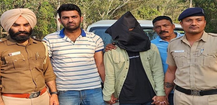 ਪਤੀ ਹੀ ਨਿਕਲਿਆ ਪਤਨੀ ਦਾ ਕਾਤਲ, ਕਰਵਾਈ ਸੀ ਲਵ-ਮੈਰਿਜ, ਹੋਟਲ ਦੇ ਕਮਰੇ ‘ਚ ਗਲਾ ਵੱਢ ਕੇ ਹੋਇਆ ਸੀ ਫਰਾਰ