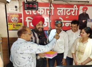 ਲੁਧਿਆਣਾ : ਕਿਰਾਏ ‘ਤੇ ਰਹਿੰਦੇ ਵਿਅਕਤੀ ਦੀ ਨਿਕਲੀ 2.5 ਕਰੋੜ ਦੀ ਲਾਟਰੀ, ਫੈਕਟਰੀ ‘ਚ ਕਟਰ ਮਾਸਟਰ ਦਾ ਕਰਦਾ ਹੈ ਕੰਮ