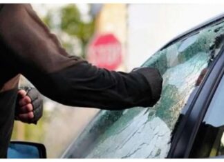 ਲੁਧਿਆਣਾ : ਪਾਰਟੀ ਤੋਂ ਵਾਪਸ ਆ ਰਹੇ ਡਾਕਟਰ ਨੂੰ ਪੁਲ ‘ਤੇ ਪਏ ਬਦਮਾਸ਼, ਖੋਹੀ ਕਾਰ