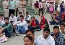 ਪਾਣੀਪਤ : ਚਪੜਾਸੀ ਦੀ ਨੌਕਰੀ ਦੀਆਂ 6 ਅਸਾਮੀਆਂ ਲਈ MBA, Mtech ਪਾਸ ਹਜ਼ਾਰਾਂ ਨੌਜਵਾਨ ਕਈ ਘੰਟੇ ਧੁੱਪੇ ਬੈਠੇ