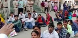 ਪਾਣੀਪਤ : ਚਪੜਾਸੀ ਦੀ ਨੌਕਰੀ ਦੀਆਂ 6 ਅਸਾਮੀਆਂ ਲਈ MBA, Mtech ਪਾਸ ਹਜ਼ਾਰਾਂ ਨੌਜਵਾਨ ਕਈ ਘੰਟੇ ਧੁੱਪੇ ਬੈਠੇ