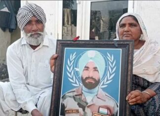 ਦੇਸ਼ ਦੀ ਸੇਵਾ ‘ਚ ਫੌਜੀ ਪੁੱਤ ਹੋਇਆ ਸ਼ਹੀਦ, ਹੁਣ ਮਾਤਾ-ਪਿਤਾ ਦਾ ਨਾਂ ਰਾਸ਼ਨ ਕਾਰਡ ਦੀ ਸੂਚੀ ਤੋਂ ਕੱਟਿਆ