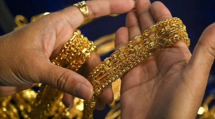 ਖਰੀਦਦਾਰਾਂ ਨੂੰ ਝਟਕਾ : 58 ਹਜ਼ਾਰ ਨੂੰ ਟੱਪਿਆ ਇਕ ਤੋਲੇ ਸੋਨੇ ਦਾ ਰੇਟ, ਸਾਲ ਦੇ ਅੰਤ ਤੱਕ 65000 ਹੋਣ ਦੀ ਸੰਭਾਵਨਾ!