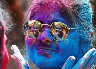 ਤੁਹਾਡੀ ਸਕਿਨ ਲਈ ਖਤਰਨਾਕ ਹੋ ਸਕਦੇ ਨੇ ਹੋਲੀ ਦੇ ਰੰਗ, ਇਨ੍ਹਾਂ ਗੱਲਾਂ ਦਾ ਰੱਖੋੋ ਖਾਸ ਧਿਆਨ