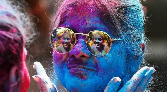 ਤੁਹਾਡੀ ਸਕਿਨ ਲਈ ਖਤਰਨਾਕ ਹੋ ਸਕਦੇ ਨੇ ਹੋਲੀ ਦੇ ਰੰਗ, ਇਨ੍ਹਾਂ ਗੱਲਾਂ ਦਾ ਰੱਖੋੋ ਖਾਸ ਧਿਆਨ