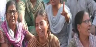 ਲੁਧਿਆਣਾ : ਪ੍ਰੇਮਿਕਾ ਤੋਂ ਦੁਖੀ ਨੌਜਵਾਨ ਨੇ ਖਾਧੀ ਜ਼ਹਿਰ, ਪੀੜਤ ਪਰਿਵਾਰ ਨੇ ਥਾਣੇ ਮੂਹਰੇ ਲਾਸ਼ ਰੱਖ ਕੇ ਕੀਤਾ ਪ੍ਰਦਰਸ਼ਨ