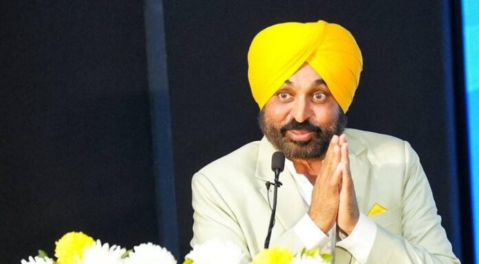 CM ਮਾਨ ਨੇ ਪ੍ਰਿੰਸੀਪਲਾਂ ਦਾ ਦੂਜਾ ਬੈਚ ਟ੍ਰੇਨਿੰਗ ਲਈ ਸਿੰਗਾਪੁਰ ਕੀਤਾ ਰਵਾਨਾ, ਗਵਰਨਰ ਨੇ ਬੈਚ ਦੀ ਚੋਣ ‘ਤੇ ਚੁੱਕੇ ਸਵਾਲ