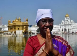 ਰਾਸ਼ਟਰਪਤੀ ਦ੍ਰੋਪਦੀ ਮੁਰਮੂ ਅੰਮ੍ਰਿਤਸਰ ‘ਚ : ਹਰਿਮੰਦਰ ਸਾਹਿਬ ਵਿਖੇ ਮੱਥਾ ਟੇਕਿਆ, SGPC ਨੇ ਬੰਦੀ ਸਿੱਖਾਂ ਦੀ ਰਿਹਾਈ ਦੀ ਕੀਤੀ ਮੰਗ