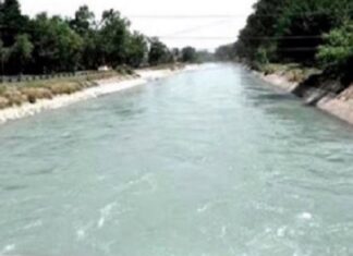 ਦੁੱਖਦਾਈ ! ਪੈਰ ਤਿਲਕਣ ਕਾਰਨ ਨਹਿਰ ‘ਚ ਡਿੱਗਾ ਪੁੱਤ, ਬਚਾਉਣ ਗਏ ਪਿਓ ਦੀ ਹੋਈ ਮੌਤ