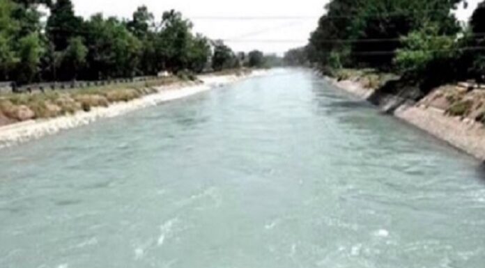 ਦੁੱਖਦਾਈ ! ਪੈਰ ਤਿਲਕਣ ਕਾਰਨ ਨਹਿਰ ‘ਚ ਡਿੱਗਾ ਪੁੱਤ, ਬਚਾਉਣ ਗਏ ਪਿਓ ਦੀ ਹੋਈ ਮੌਤ