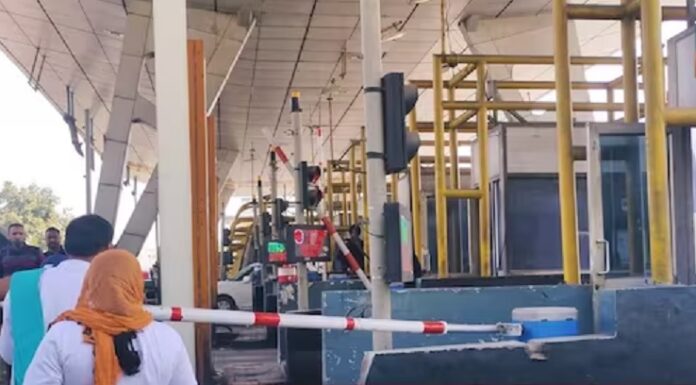 ਟੋਲ ਪਲਾਜ਼ਾ ‘ਤੇ ਟੋਲ ਟੈਕਸ ਨਾ ਦੇਣ ਨੂੰ ਲੈ ਕੇ ਕਿਸਾਨ ਅਤੇ ਸਰਪੰਚ ਜੱਥੇਬੰਦੀਆਂ ਵੱਲੋਂ ਤੋੜ-ਭੰਨ