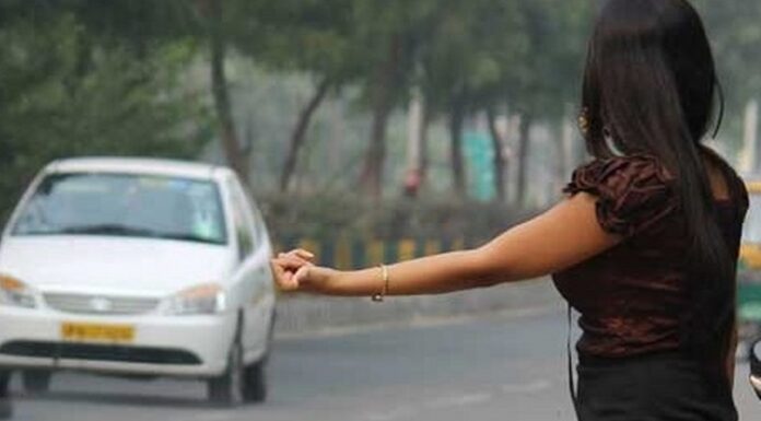 ਮੋਗਾ : ਲਿਫਟ ਦੇਣੀ ਵਿਅਕਤੀ ਨੂੰ ਪਈ ਮਹਿੰਗੀ, ਔਰਤ ਕਾਰ ਲੈ ਕੇ ਫਰਾਰ