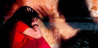 ਸਮਾਰਟਫੋਨ ਖਰੀਦਣ ਲਈ 9ਵੀਂ ਜਮਾਤ ਦੀ ਵਿਦਿਆਰਥਣ ਨੂੰ ਅਗਵਾ ਕਰਕੇ 20 ਹਜ਼ਾਰ ‘ਚ ਵੇਚਿਆ : ਤਿੰਨ ਲੋਕਾਂ ਨੇ ਖਰੀਦ ਕੇ ਕੀਤਾ ਗੈਂਗਰੇਪ