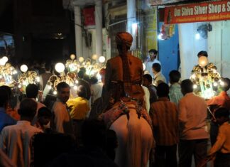 ਅਜੀਬੋ-ਗਰੀਬ ਮਾਮਲਾ : ਬਰਾਤ ‘ਚ ਨਾ ਲਿਜਾਣ ‘ਤੇ ਦੋਸਤ ਨੇ ਲਾੜੇ ‘ਤੇ ਕੀਤਾ ਕੇਸ, 50 ਲੱਖ ਮੰਗਿਆ ਮੁਆਵਜ਼ਾ