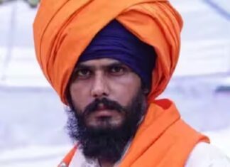 ਅੰਮ੍ਰਿਤਪਾਲ ਸਿੰਘ ਪਿੱਛੇ ਲੱਗੀ ਪੰਜਾਬ ਪੁਲਿਸ, 6 ਸਾਥੀ ਹਥਿਆਰਾਂ ਸਮੇਤ ਗ੍ਰਿਫਤਾਰ, ਸੂਬੇ ‘ਚ ਨਾਕਾਬੰਦੀ, ਭਾਰੀ ਪੁਲਿਸ ਤਾਇਨਾਤ