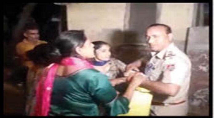 ਜਲੰਧਰ : ਥਾਣਾ ਮਕਸੂਦਾਂ ਦੇ ਚੱਕਰ ਮਾਰ-ਮਾਰ ਕੇ ਅੱਕੀ ਮਹਿਲਾ ਨੇ ਥਾਣੇ ਅੰਦਰ ਹੀ ਆਪਣੇ ‘ਤੇ ਛਿੜਕਿਆ ਮਿੱਟੀ ਦਾ ਤੇਲ