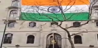 ਬ੍ਰਿਟੇਨ ‘ਚ ਭਾਰਤੀ ਤਿਰੰਗੇ ਦਾ ਅਪਮਾਨ, ਖਾਲਿਸਤਾਨੀ ਸਮਰਥਕਾਂ ਨੇ ਜ਼ਮੀਨ ‘ਤੇ ਸੁੱਟਿਆ ਤਿਰੰਗਾ