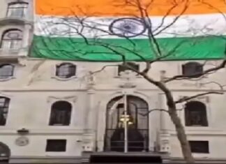 ਬ੍ਰਿਟੇਨ ‘ਚ ਭਾਰਤੀ ਤਿਰੰਗੇ ਦਾ ਅਪਮਾਨ, ਖਾਲਿਸਤਾਨੀ ਸਮਰਥਕਾਂ ਨੇ ਜ਼ਮੀਨ ‘ਤੇ ਸੁੱਟਿਆ ਤਿਰੰਗਾ