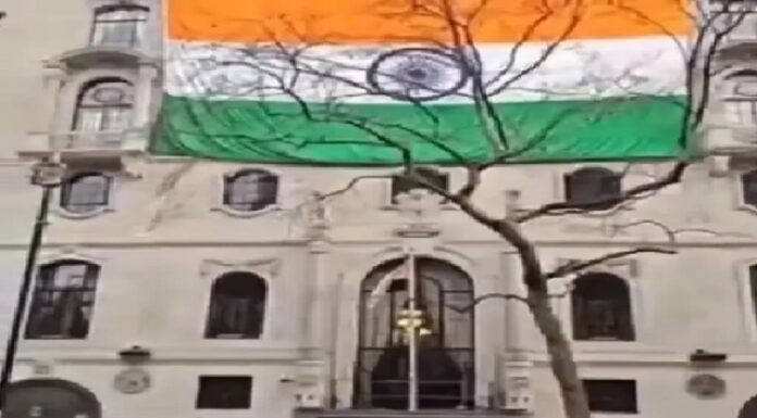 ਬ੍ਰਿਟੇਨ ‘ਚ ਭਾਰਤੀ ਤਿਰੰਗੇ ਦਾ ਅਪਮਾਨ, ਖਾਲਿਸਤਾਨੀ ਸਮਰਥਕਾਂ ਨੇ ਜ਼ਮੀਨ ‘ਤੇ ਸੁੱਟਿਆ ਤਿਰੰਗਾ