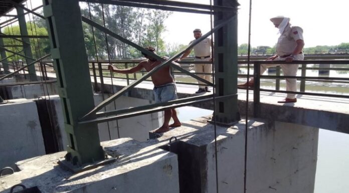 ਪਿੰਡ ਕਾਂਜਲੀ ‘ਚ ਔਰਤ ਨੇ ਵੇਈਂ ਨਹਿਰ ‘ਚ ਮਾਰੀ ਛਾਲ, ਗੋਤਾਖੋਰਾਂ ਵੱਲੋਂ ਭਾਲ ਜਾਰੀ