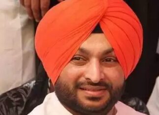 ਅਸਲੇ ਚੁੱਕਣ ਵਾਲਾ ਅੰਮ੍ਰਿਤਪਾਲ ਪੁਲਿਸ ਦੀ ਗ੍ਰਿਫਤਾਰੀ ਤੋਂ ਬਚਣ ਲਈ ਗਿੱਦੜਾਂ ਵਾਂਗ ਭੱਜਿਆ – ਰਵਨੀਤ ਬਿੱਟੂ