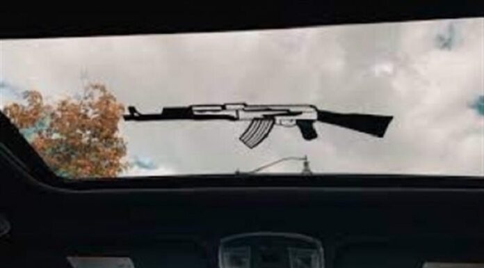 ਸਾਵਧਾਨ ! ਗੱਡੀਆਂ ‘ਤੇ ਹਥਿਆਰਾਂ ਦੀਆਂ ਫ਼ੋਟੋਆਂ ਤੇ VIP ਸਟਿੱਕਰ ਲਗਾਉਣ ਵਾਲਿਆਂ ‘ਤੇ ਹੋਵੇਗਾ ਪਰਚਾ