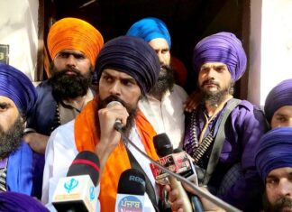 ਪੁਲਿਸ ਨੇ ਅੰਮ੍ਰਿਤਪਾਲ ਦੇ ਨਾਲ ਅਸਲਾ ਲੈ ਕੇ ਚਲਣ ਵਾਲੇ 10 ਸਾਥੀਆਂ ਦਾ ਅਸਲਾ ਲਾਇਸੈਂਸ ਕਰੇਗੀ ਰੱਦ, ਸੂਚੀ ਤਿਆਰ