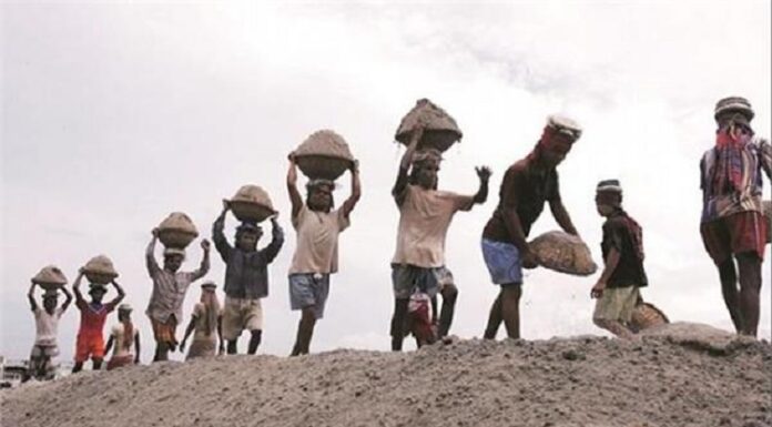 ਕੈਗ ਦੀ ਰਿਪੋਰਟ ਦਾ ਖੁਲਾਸਾ : ਪੰਜਾਬ ‘ਚ ਮਨਰੇਗਾ ‘ਚ ਹੋਈ ਵੱਡੀ ਧਾਂਦਲੀ, ਮਜ਼ਦੂਰਾਂ ਨੂੰ ਨਹੀਂ ਮਿਲੀ ਅਦਾਇਗੀ, ਮ੍ਰਿਤਕਾਂ ਦੇ ਬਣਾਏ ਜਾਬ ਕਾਰਡ