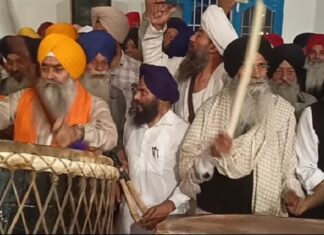 ਪੁਰਾਤਨ ਰਵਾਇਤ ਨਾਲ ਸ਼ੁਰੂ ਹੋਇਆ ਹੋਲਾ ਮਹੱਲਾ, ਅੱਧੀ ਰਾਤ ਨੂੰ ਨਗਾੜਿਆਂ ਦੀ ਗੂੰਜ ਨਾਲ ਗੂੰਜਿਆ ਕਿਲਾ ਆਨੰਦਗੜ੍ਹ ਸਾਹਿਬ