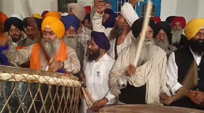 ਪੁਰਾਤਨ ਰਵਾਇਤ ਨਾਲ ਸ਼ੁਰੂ ਹੋਇਆ ਹੋਲਾ ਮਹੱਲਾ, ਅੱਧੀ ਰਾਤ ਨੂੰ ਨਗਾੜਿਆਂ ਦੀ ਗੂੰਜ ਨਾਲ ਗੂੰਜਿਆ ਕਿਲਾ ਆਨੰਦਗੜ੍ਹ ਸਾਹਿਬ