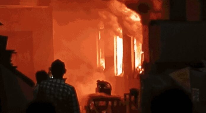 ਜਲੰਧਰ : ਖੇਡਾਂ ਦਾ ਸਾਮਾਨ ਬਣਾਉਣ ਵਾਲੀ ਗੁਡਵਿਨ ਫੈਕਟਰੀ ‘ਚ ਲੱਗੀ ਭਿਆਨਕ ਅੱਗ, 20 ਫਾਇਰ ਬ੍ਰਿਗੇਡ ਗੱਡੀਆਂ ਮੌਕੇ ‘ਤੇੇ ਪੁੱਜੀਆਂ