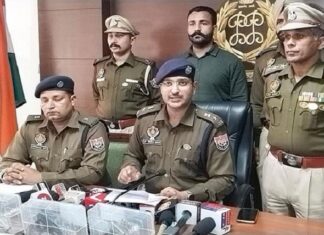 ਉਂਗਲਾਂ ਵੱਢਣ ਦੇ ਮਾਮਲੇ ‘ਚ 4 ਮੁਲਜ਼ਮ ਕਾਬੂ, 4 ਪਿਸਟਲਾਂ, 13 ਕਾਰਤੂਸ ਤੇ ਉਂਗਲਾਂ ਵੱਢਣ ਵਾਲੇ ਦਾਤ ਸਣੇ ਗ੍ਰਿਫਤਾਰ