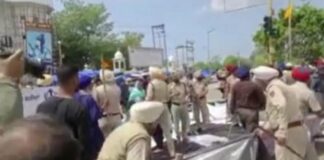 ਮੋਹਾਲੀ ‘ਚ ਅੰਮ੍ਰਿਤਪਾਲ ਦੇ ਸਮਰਥਕਾਂ ‘ਤੇ ਵੱਡੀ ਕਾਰਵਾਈ, ਪ੍ਰਦਰਸ਼ਨਕਾਰੀਆਂ ਦੇ ਟੈਂਟ ਉਖਾੜੇ, ਕਈ ਗ੍ਰਿਫਤਾਰ