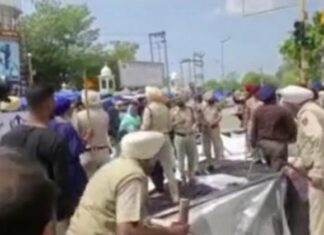 ਮੋਹਾਲੀ ‘ਚ ਅੰਮ੍ਰਿਤਪਾਲ ਦੇ ਸਮਰਥਕਾਂ ‘ਤੇ ਵੱਡੀ ਕਾਰਵਾਈ, ਪ੍ਰਦਰਸ਼ਨਕਾਰੀਆਂ ਦੇ ਟੈਂਟ ਉਖਾੜੇ, ਕਈ ਗ੍ਰਿਫਤਾਰ