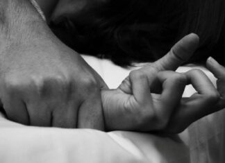 ਗੁਰਦਾਸਪੁਰ : 15 ਸਾਲ ਦੀ ਧੀ ਦੀ ਮਤਰੇਏ ਪਿਓ ਨੇ ਲੁੱਟੀ ਇੱਜ਼ਤ, ਰੌਲਾ ਪਾਉਣ ‘ਤੇ ਭਰਾ ਨੂੰ ਮਾਰਨ ਦੀ ਦਿੱਤੀ ਧਮਕੀ