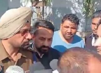 ਅੰਮ੍ਰਿਤਸਰ ‘ਚ ਮਾਹੌਲ ਫਿਰ ਤਣਾਅਪੂਰਨ : ਅੰਮ੍ਰਿਤਪਾਲ ਦਾ ਪੁਤਲਾ ਫੂਕਣ ਪਹੁੰਚੇ ਸ਼ਿਵ ਸੈਨਿਕਾਂ ਨੂੰ ਰੋਕਣ ਪੁੱਜੇ ਸਿੱਖ ਜਥੇਬੰਦੀਆਂ ਦੇ ਆਗੂ