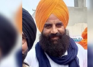 ਗੜ੍ਹਸ਼ੰਕਰ ਦੇ ਸਾਬਕਾ ਸਰਪੰਚ ਨੂੰ ਪੁਲਿਸ ਨੇ ਹਿਰਾਸਤ ‘ਚ ਲੈ ਕੇ ਕੀਤੀ ਪੁੱਛਗਿੱਛ ! ਕਿਸਾਨ ਅੰਦੋਲਨ ਸਮੇਂ ਲਾਲ ਕਿਲੇ ‘ਤੇ ਲਹਿਰਾਇਆ ਸੀ ਝੰਡਾ