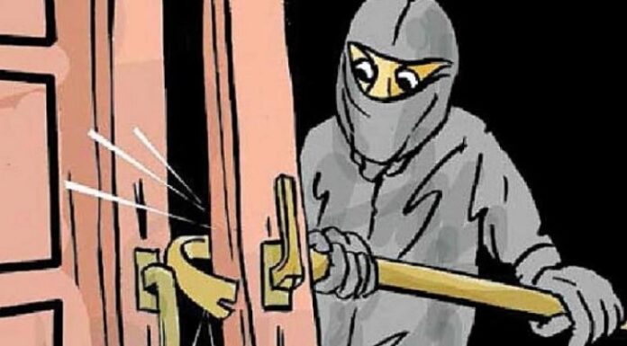 ਖਰੜ : ਬੀਮਾਰ ਧੀ ਸਾਬਕਾ ਫੌਜੀ ਨੇ ਹਸਪਤਾਲ ਕਰਵਾਈ ਦਾਖਲ, ਪਿੱਛੋਂ ਚੋਰਾਂ ਨੇ 50 ਲੱਖ ਦੇ ਗਹਿਣਿਆਂ ਤੇ 2 ਲੱਖ ਨਕਦੀ ‘ਤੇ ਕੀਤਾ ਹੱਥ ਸਾਫ