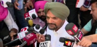 ਮੁੱਖ ਮੰਤਰੀ ਨੂੰ ਮਿਲਣ ਦੇ ਭਰੋਸੇ ‘ਤੇ ਮੰਨੇ ਸਿੱਧੂ ਮੂਸੇਵਾਲਾ ਦੇ ਪਿਤਾ, ਚੁੱਕਿਆ ਧਰਨਾ