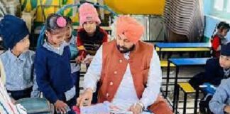ਚੰਗੀ ਖਬਰ : ਸਰਕਾਰੀ ਸਕੂਲਾਂ ‘ਚ ਇਸ ਮਹੀਨੇ ਦੇ ਅਖੀਰ ਤੱਕ ਮਿਲਣਗੀਆਂ ਵਰਦੀਆਂ, ਸਿੱਖਿਆ ਮੰਤਰੀ ਨੇ ਦਿੱਤੀ ਜਾਣਕਾਰੀ