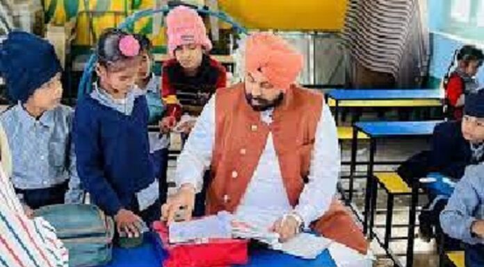 ਚੰਗੀ ਖਬਰ : ਸਰਕਾਰੀ ਸਕੂਲਾਂ ‘ਚ ਇਸ ਮਹੀਨੇ ਦੇ ਅਖੀਰ ਤੱਕ ਮਿਲਣਗੀਆਂ ਵਰਦੀਆਂ, ਸਿੱਖਿਆ ਮੰਤਰੀ ਨੇ ਦਿੱਤੀ ਜਾਣਕਾਰੀ