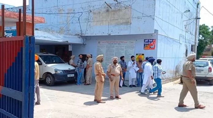 ਬ੍ਰੇਕਿੰਗ : ਗੁਰਦਾਸਪੁਰ ‘ਚ ਹੋਈ ਗੁਟਕਾ ਸਾਹਿਬ ਦੀ ਬੇਅਦਬੀ, ਲੋਕਾਂ ਫੜਿਆ ਮੁਲਜ਼ਮ